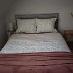 Room With A Private Bathroom In Eu District