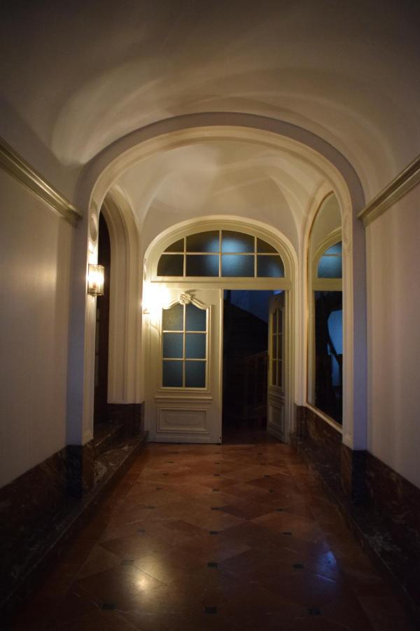 With A Private Bathroom In Eu District